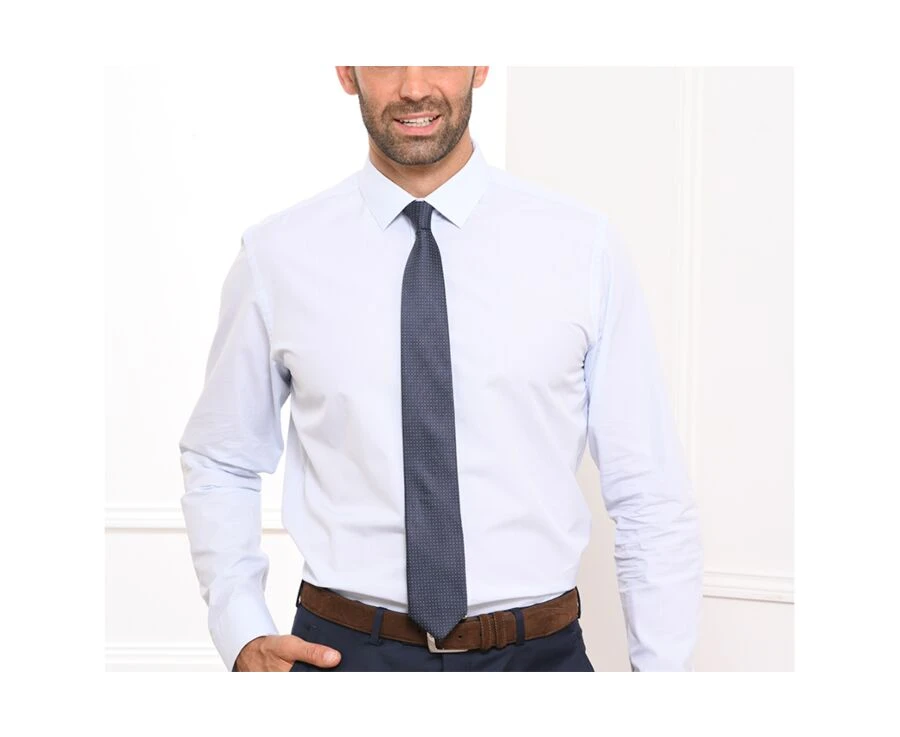 Cravate Homme Soie Bleu Pétrole Micro Pois Marine 3 Cravate Homme Soie Bleu Pétrole Micro Pois Marine – Image 3